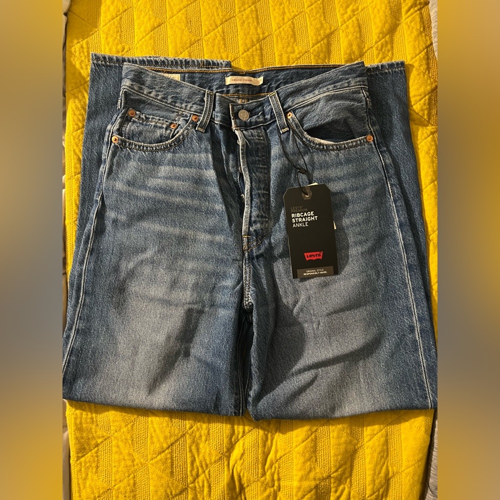 Levis Premium Ribcage Jeans